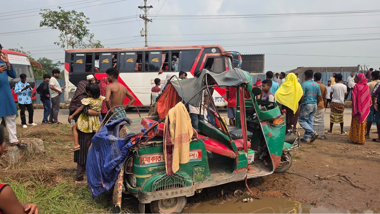 নানীর বাড়িতে বেড়াতে এসে সড়কে প্রাণ গেল নাতী আরমানের