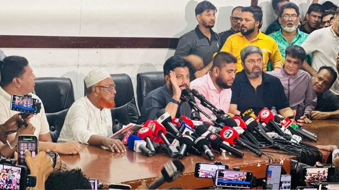 মন্ত্রিসভা থেকে পদত্যাগ করলেন ইশরাক হোসেন