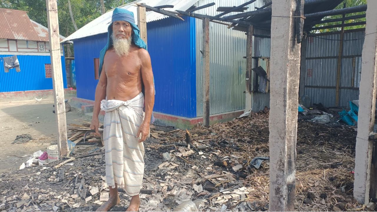 দেবীদ্বারে গ‍্যাসের সিলিন্ডারের আগুনে পুড়ল কৃষকের স্বপ্ন