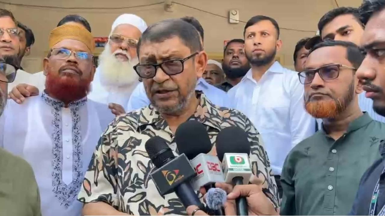 মুরাদনগর উপজেলা স্বাস্থ্য কমপ্লেক্সে স্বাস্থ্যমন্ত্রীর আকস্মিক পরিদর্শন